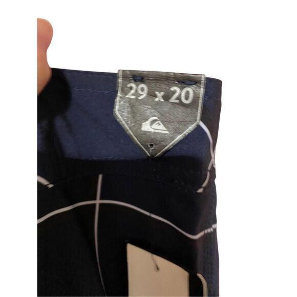 NWT quiksilver men’s board shorts every day electric Vee 21 straight waist 29 ￼ - Picture 3 of 4